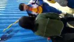 捉奸-女学生欺负老实同学把裤子强行脱了 截图4