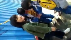 捉奸-女学生欺负老实同学把裤子强行脱了 截图7