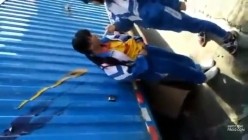 捉奸-女学生欺负老实同学把裤子强行脱了 截图14