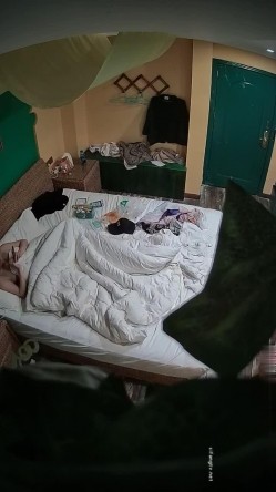 《萤石云破解》两个美女拉拉相互吃鲍鱼来缓解欲望 截图1