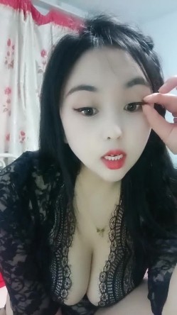 母乳少妇深夜惨遭大哥蹂躏，全程露脸黑丝肚兜情趣诱惑，让大哥吃奶抠逼，还被草嘴舔鸡巴，无套抽插口爆吞精 截图3