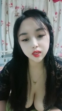 母乳少妇深夜惨遭大哥蹂躏，全程露脸黑丝肚兜情趣诱惑，让大哥吃奶抠逼，还被草嘴舔鸡巴，无套抽插口爆吞精 截图6