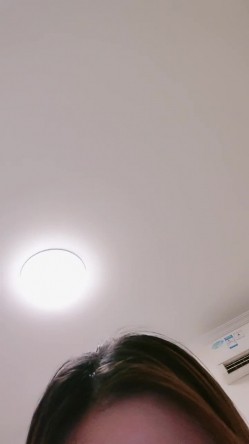 清纯校园风！【樱岛麻衣】，长腿女神~骚舞诱惑~掰穴柔逼道具，自慰喷水，肤白貌美真勾人 截图4