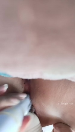 最新快手泄密！风骚大奶苗条熟女【金儿】私拍，脸穴同框投入自慰性爱，上了年纪的女人太会骚了 截图9