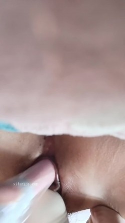 最新快手泄密！风骚大奶苗条熟女【金儿】私拍，脸穴同框投入自慰性爱，上了年纪的女人太会骚了 截图10