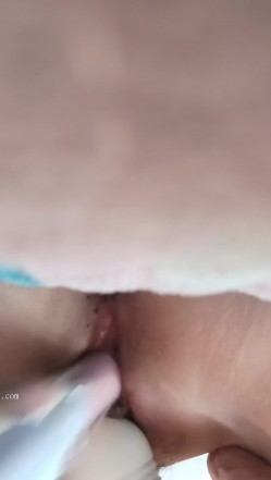 最新快手泄密！风骚大奶苗条熟女【金儿】私拍，脸穴同框投入自慰性爱，上了年纪的女人太会骚了 截图12