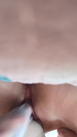最新快手泄密！风骚大奶苗条熟女【金儿】私拍，脸穴同框投入自慰性爱，上了年纪的女人太会骚了 截图13