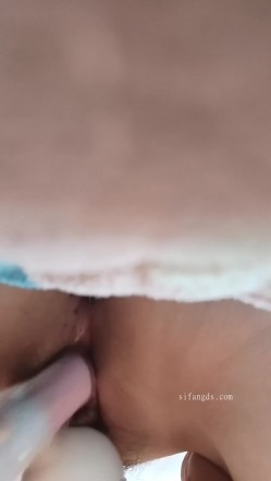 最新快手泄密！风骚大奶苗条熟女【金儿】私拍，脸穴同框投入自慰性爱，上了年纪的女人太会骚了 截图16