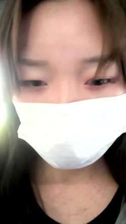 户外露出达人【御姐爱深喉】丝袜裸空从商场到图书馆再到超市裸空，周围人声鼎沸，玩得好刺激！ 截图9