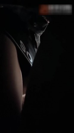 【对白刺激】大晚上驾车接上加班的少妇偷情，脱下裤子打灯光掰穴在菜地边操逼，第一人称视角后入无套内射 截图7