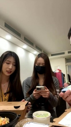 台湾泡良大神性爱救火队「xinyimark」OF日常约炮露脸私拍 众多良家学生模特网红拜倒在炮王牛仔裤下 截图9