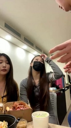 台湾泡良大神性爱救火队「xinyimark」OF日常约炮露脸私拍 众多良家学生模特网红拜倒在炮王牛仔裤下 截图10