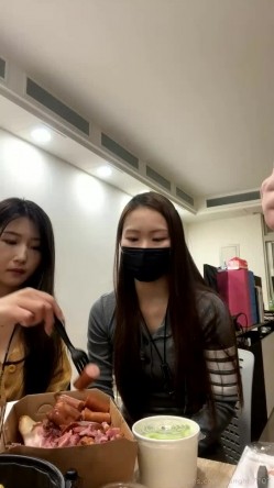 台湾泡良大神性爱救火队「xinyimark」OF日常约炮露脸私拍 众多良家学生模特网红拜倒在炮王牛仔裤下 截图12