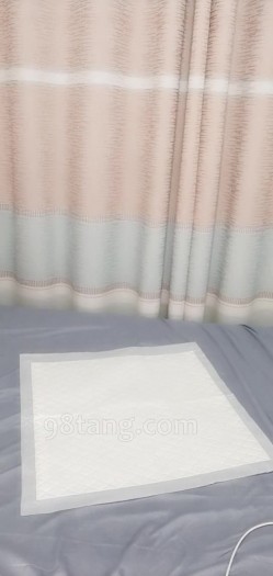清纯高颜值的大美女，穿上黑丝空姐制服，看着就像真的空姐，叫来一个炮友，男的就躺着让她骑在身上摇呀摇 截图5