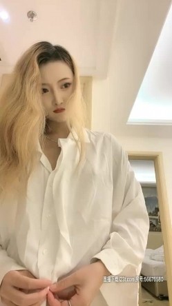人间水蜜桃高颜值妖艳妹子约炮啪啪，口交上位骑乘侧入猛操大黑牛震动 截图4