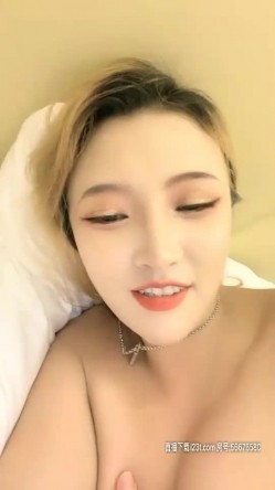 人间水蜜桃高颜值妖艳妹子约炮啪啪，口交上位骑乘侧入猛操大黑牛震动 截图16