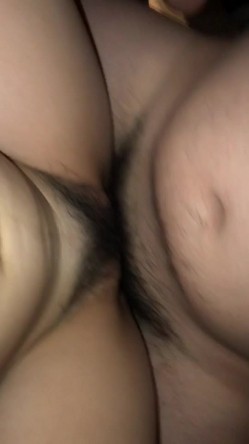 云盘精品泄密！济南眼镜反差婊【刘孟淑】不雅露脸自拍视图流出完整版，紫薇居家日常与小胖男友各种啪啪，叫声就骚的狠 截图4