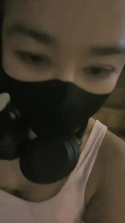 网黄界的黑马，瀑布式喷水，【翘臂桃桃】泰国游，到健身房玩跳蛋，牛郎圈找牛郎，被操的大喷水 截图2