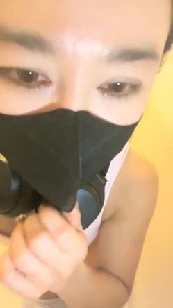 网黄界的黑马，瀑布式喷水，【翘臂桃桃】泰国游，到健身房玩跳蛋，牛郎圈找牛郎，被操的大喷水 截图7