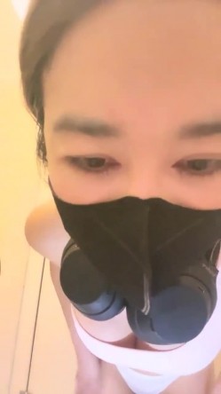 网黄界的黑马，瀑布式喷水，【翘臂桃桃】泰国游，到健身房玩跳蛋，牛郎圈找牛郎，被操的大喷水 截图15
