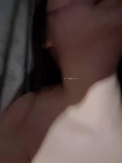露脸才是王道！顶级绿帽刷锅狠人，广东大奶美骚妻【雅雅】私拍第二季，商场户外露出3P全程露脸 截图7