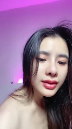 年底极品多又来了一个大美女，【小秘书】王祖贤和杨幂的结合体，一点儿都不见外，脱得那叫一个顺畅直接 截图7