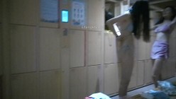 水上乐园更衣室偷拍 极品姐妹花换上性感内衣 清新又骚气 截图6
