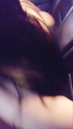 大哥的车震不一般，豪车就是宽敞里面两个妞全裸道具自慰露脸淫语，吃大几把去车外站着后入爆草，很是淫荡 截图6