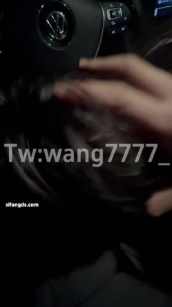 极品淫妻博主【王wang】跟女友各种场地啪啪 车内，喜欢穿开档黑丝后入，家中随时随地都想操 截图3