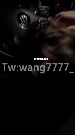 极品淫妻博主【王wang】跟女友各种场地啪啪 车内，喜欢穿开档黑丝后入，家中随时随地都想操 截图7