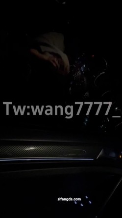 极品淫妻博主【王wang】跟女友各种场地啪啪 车内，喜欢穿开档黑丝后入，家中随时随地都想操 截图16