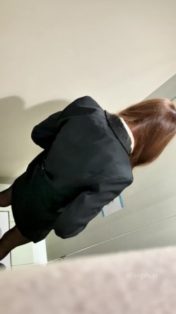 超近距离贴B拍 大三极品黑丝学姐尿尿 没想到还是一个白虎 截图16