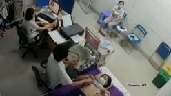 国内某医院接待某厂女职工体检乳房B超-小女生听说要把乳房给男医生看,一脸无奈不情愿 截图12
