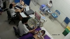 国内某医院接待某厂女职工体检乳房B超-小女生听说要把乳房给男医生看,一脸无奈不情愿 截图16