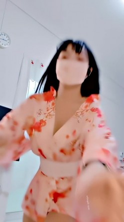 青春无敌，抖音风艺校美少女【杨晓花】定制福利，露脸露点，各种热门BGM裸舞 截图1