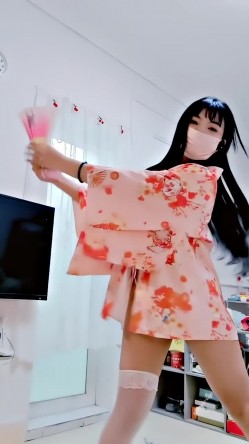 青春无敌，抖音风艺校美少女【杨晓花】定制福利，露脸露点，各种热门BGM裸舞 截图12