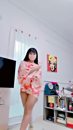 青春无敌，抖音风艺校美少女【杨晓花】定制福利，露脸露点，各种热门BGM裸舞 截图13