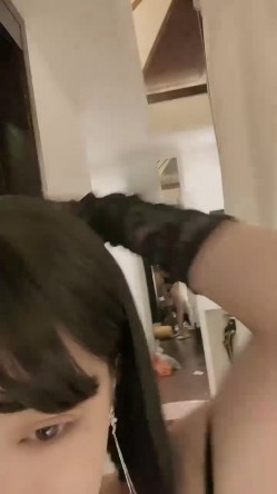 一上播就人气爆炸的甜美骚货-奶球 凌晨两点的一炮，炮友太给力了 居然操了她一小时不停地操 内射三次，小骚货保持湿润状态 截图1