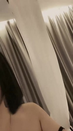 一上播就人气爆炸的甜美骚货-奶球 凌晨两点的一炮，炮友太给力了 居然操了她一小时不停地操 内射三次，小骚货保持湿润状态 截图2