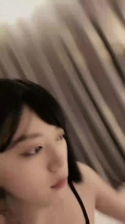 一上播就人气爆炸的甜美骚货-奶球 凌晨两点的一炮，炮友太给力了 居然操了她一小时不停地操 内射三次，小骚货保持湿润状态 截图3