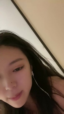 一上播就人气爆炸的甜美骚货-奶球 凌晨两点的一炮，炮友太给力了 居然操了她一小时不停地操 内射三次，小骚货保持湿润状态 截图16