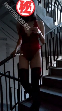《贵在真实 反差淫妻》顶级绿帽刷锅狠人完美S身材极品女神眼镜教师人妻【ZM宝儿】私拍完结，调教成母狗3P 截图13