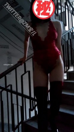 《贵在真实 反差淫妻》顶级绿帽刷锅狠人完美S身材极品女神眼镜教师人妻【ZM宝儿】私拍完结，调教成母狗3P 截图15