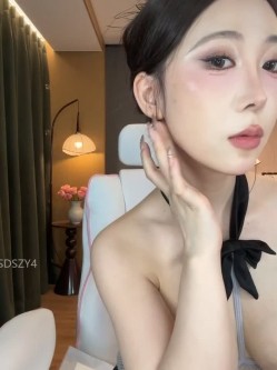 ️sp站极品身材御姐【AYW-21】穿着开档丝袜珍珠内裤展现欲女极致的骚样 截图6