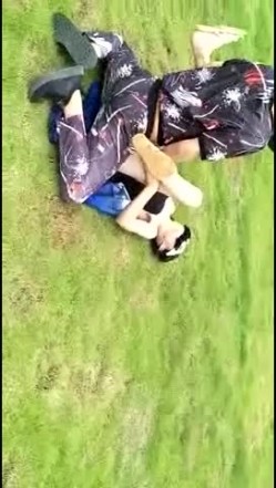 【极品推荐】超女神小喵啪啪甄选操场被操户外露出户外啪啪三女互舔强制口爆极其淫荡 截图1