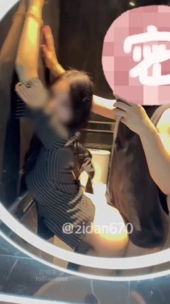 推特17万粉蜂腰美腿反差婊网黄「紫蛋」付费资源 第一次尝试躲在KTV厕所操，腰被折成了九十度，贱 截图6