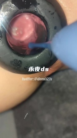 SM顶级调教大神【永夜DOM】圈养各种妹子多种刺激玩法，各种啪啪调教露脸高颜反差婊，纯纯人形小母狗 截图6