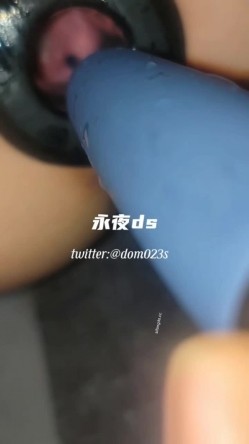 SM顶级调教大神【永夜DOM】圈养各种妹子多种刺激玩法，各种啪啪调教露脸高颜反差婊，纯纯人形小母狗 截图9