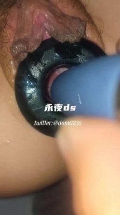 SM顶级调教大神【永夜DOM】圈养各种妹子多种刺激玩法，各种啪啪调教露脸高颜反差婊，纯纯人形小母狗 截图14