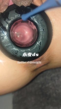 SM顶级调教大神【永夜DOM】圈养各种妹子多种刺激玩法，各种啪啪调教露脸高颜反差婊，纯纯人形小母狗 截图15